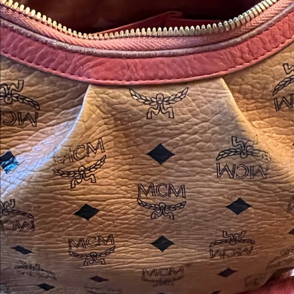 MCM HOBO SHOULDER BAG with LOCK AND KEY.  GUC - Picture 17 of 17